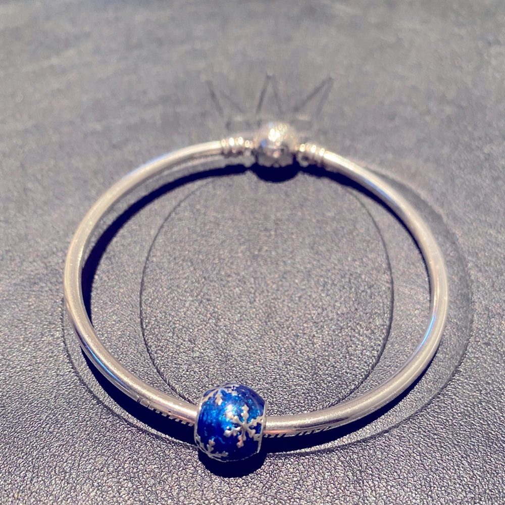 Limited edition Pandora snowflake bangle & charm